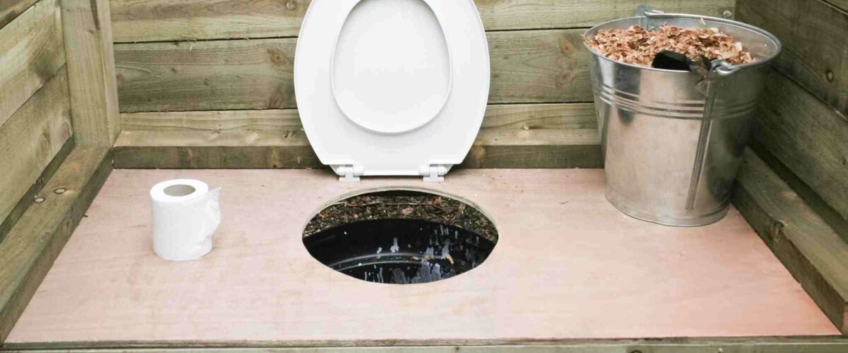 a composting toilet how it works