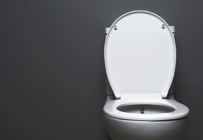 why your toilet isn't flushing all the way